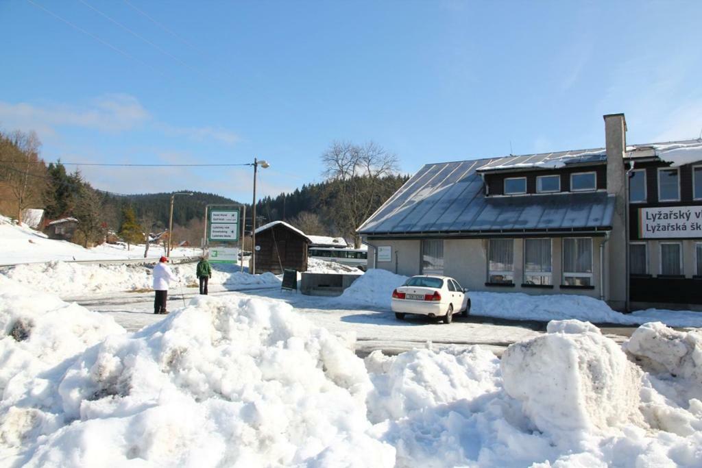 Pod Javorem Hotel Velke Karlovice Luaran gambar