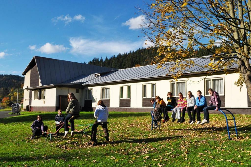 Pod Javorem Hotel Velke Karlovice Luaran gambar