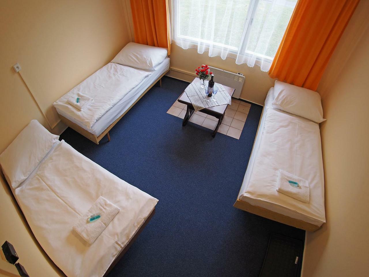 Pod Javorem Hotel Velke Karlovice Luaran gambar