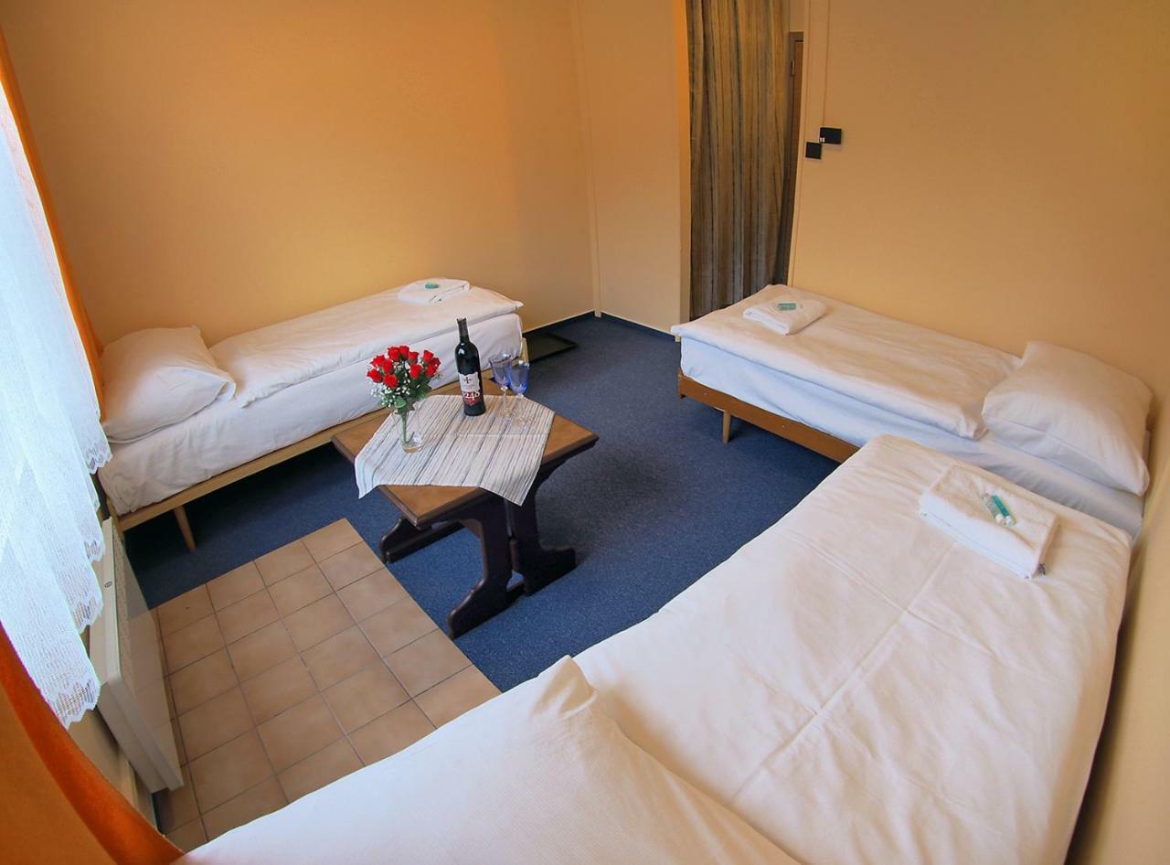 Pod Javorem Hotel Velke Karlovice Luaran gambar